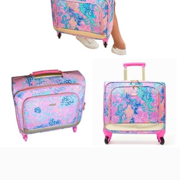 NWT Lilly Pulitzer Carry On Luggage.
It's the Splendor in the Sand print! - Picture 3 of 8